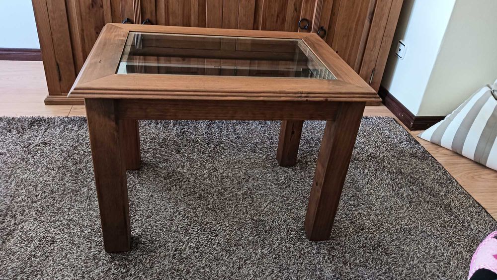 Mesa de Centro em pinho e vidro como nova
