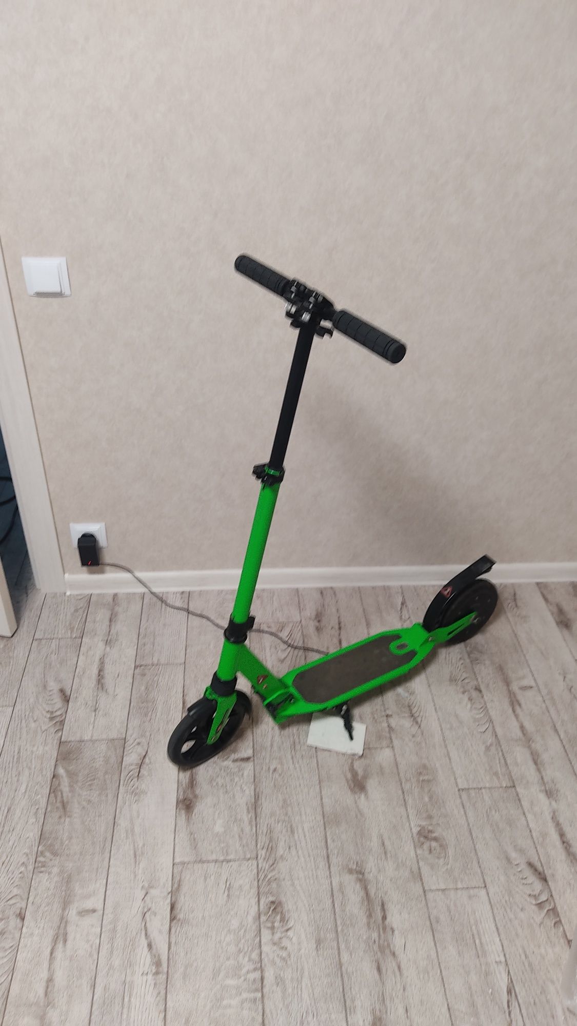 Электросамокат с НОВЫМ АКБ. windtech kids alu scooter