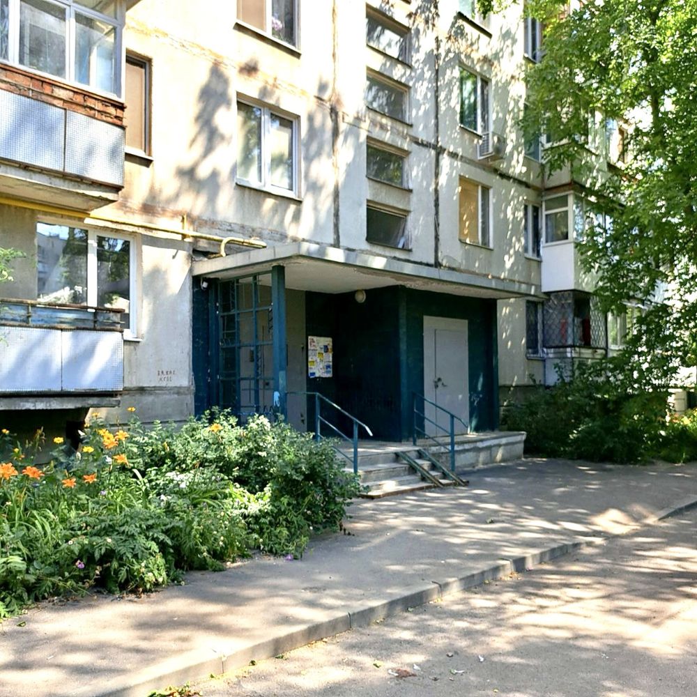 1к кв центр Залютино 2/9 , 41м двухбалконка