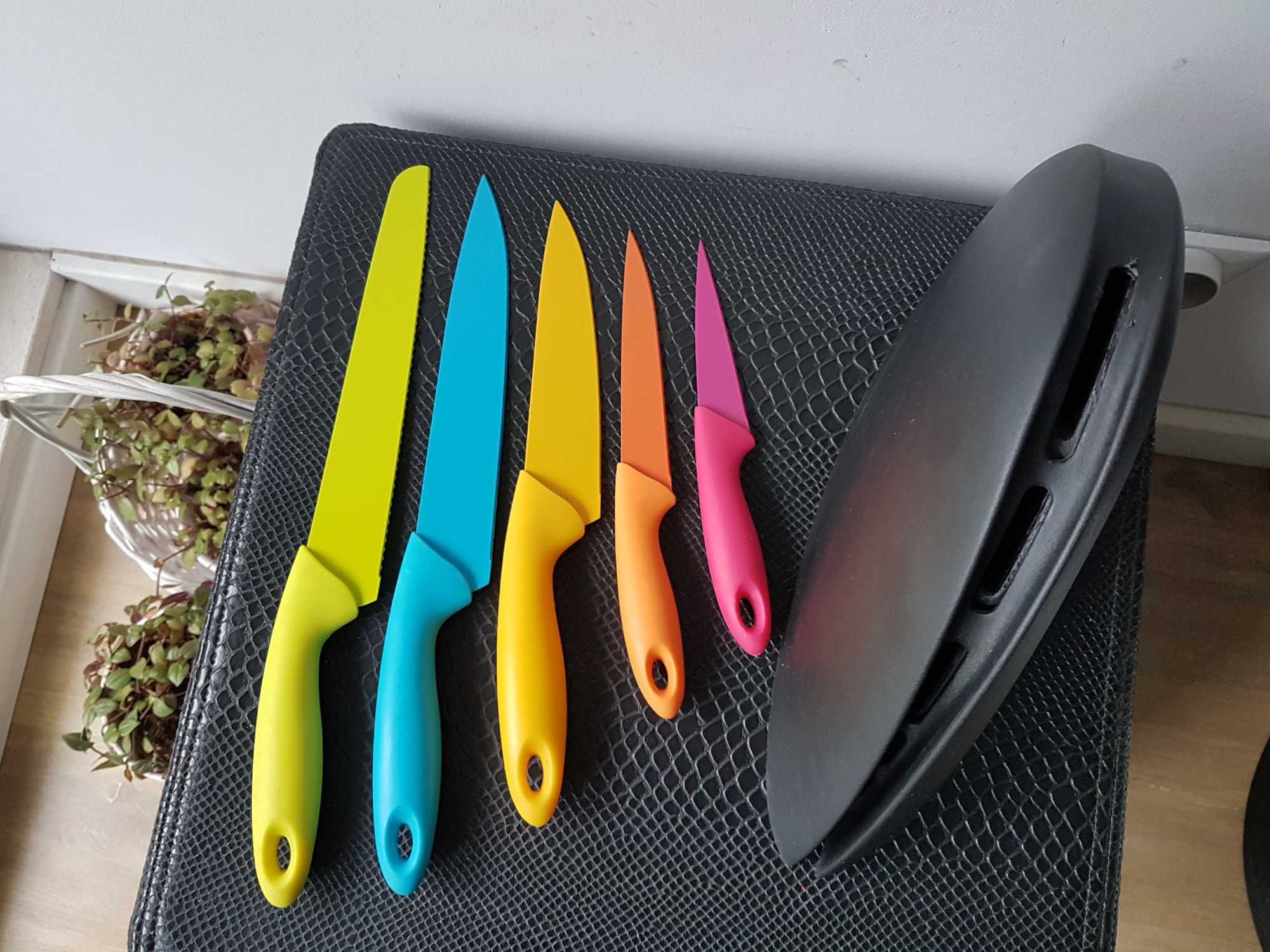 Zestaw 5 kolorowych noży kuchennych z czarnym blokiem