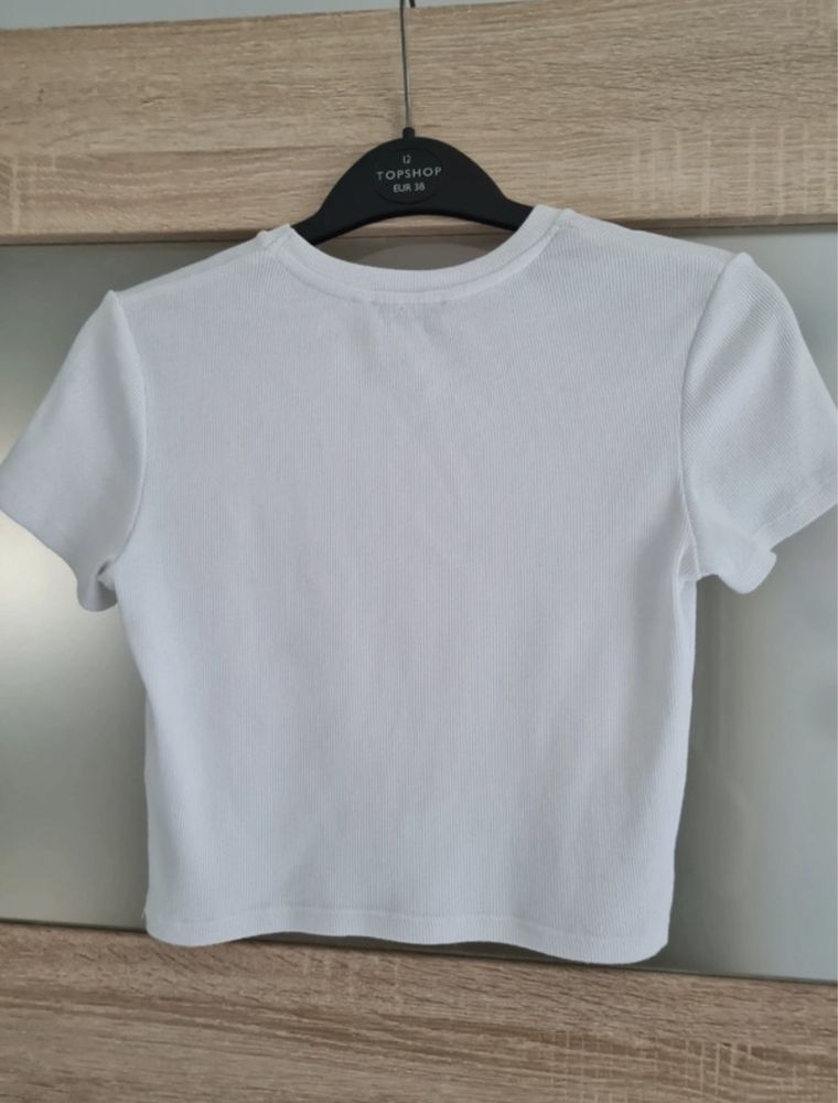 Biały crop top Bershka S