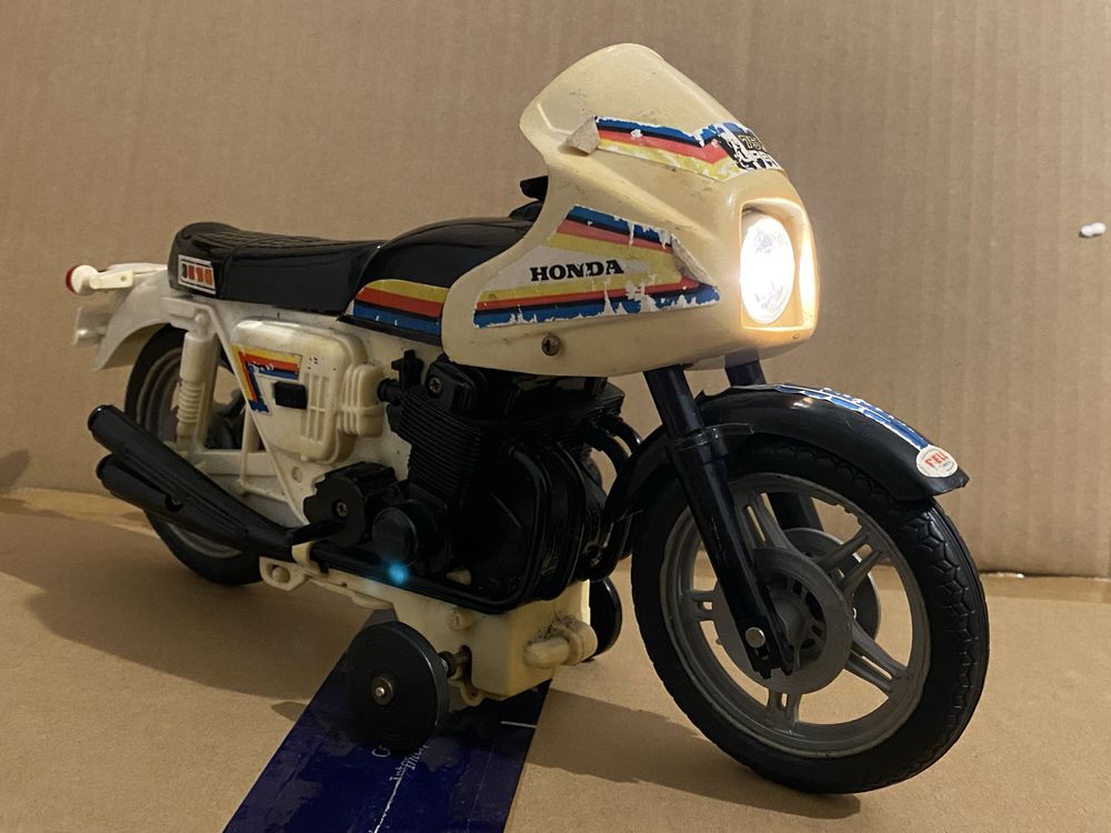 Miniatura/kolekcjonerska zabawka/model Honda CR 750 PRL