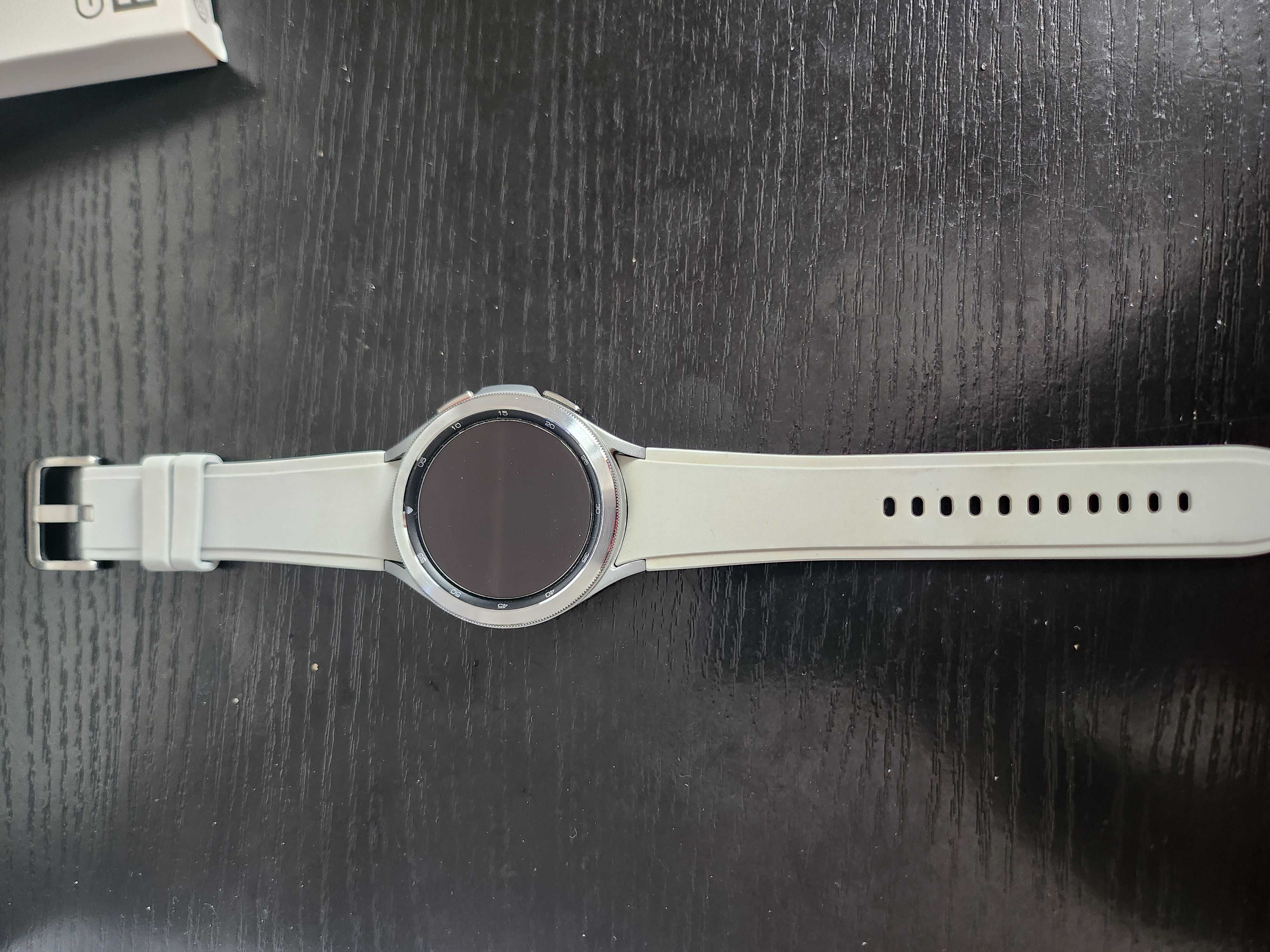 Galaxy Watch 4 Classic LTE - Srebrny 46mm