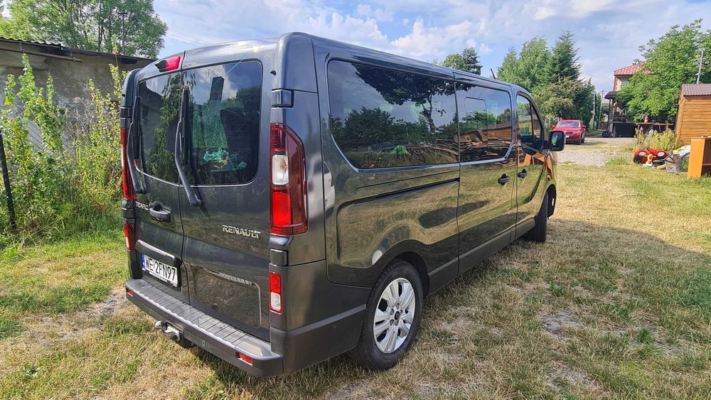 Wynajmę NOWEGO Busa 9-cio osobowego Renault Trafic 2.0 170 KM AUTOMAT