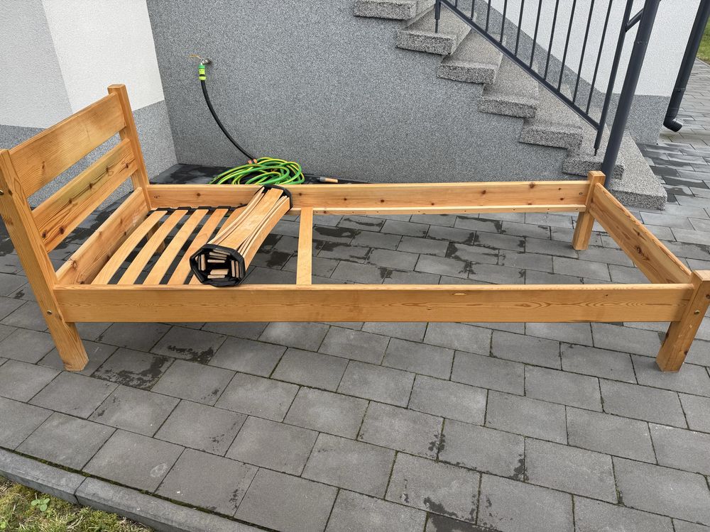 Drewniane łóżko ze stelażem 80x200