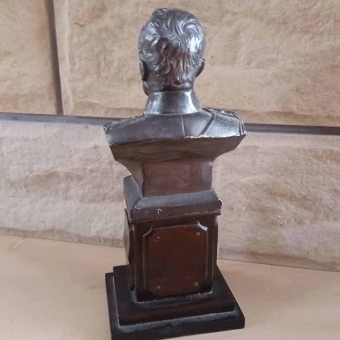 Józef Piłsudski popiersie na cokole 27 cm