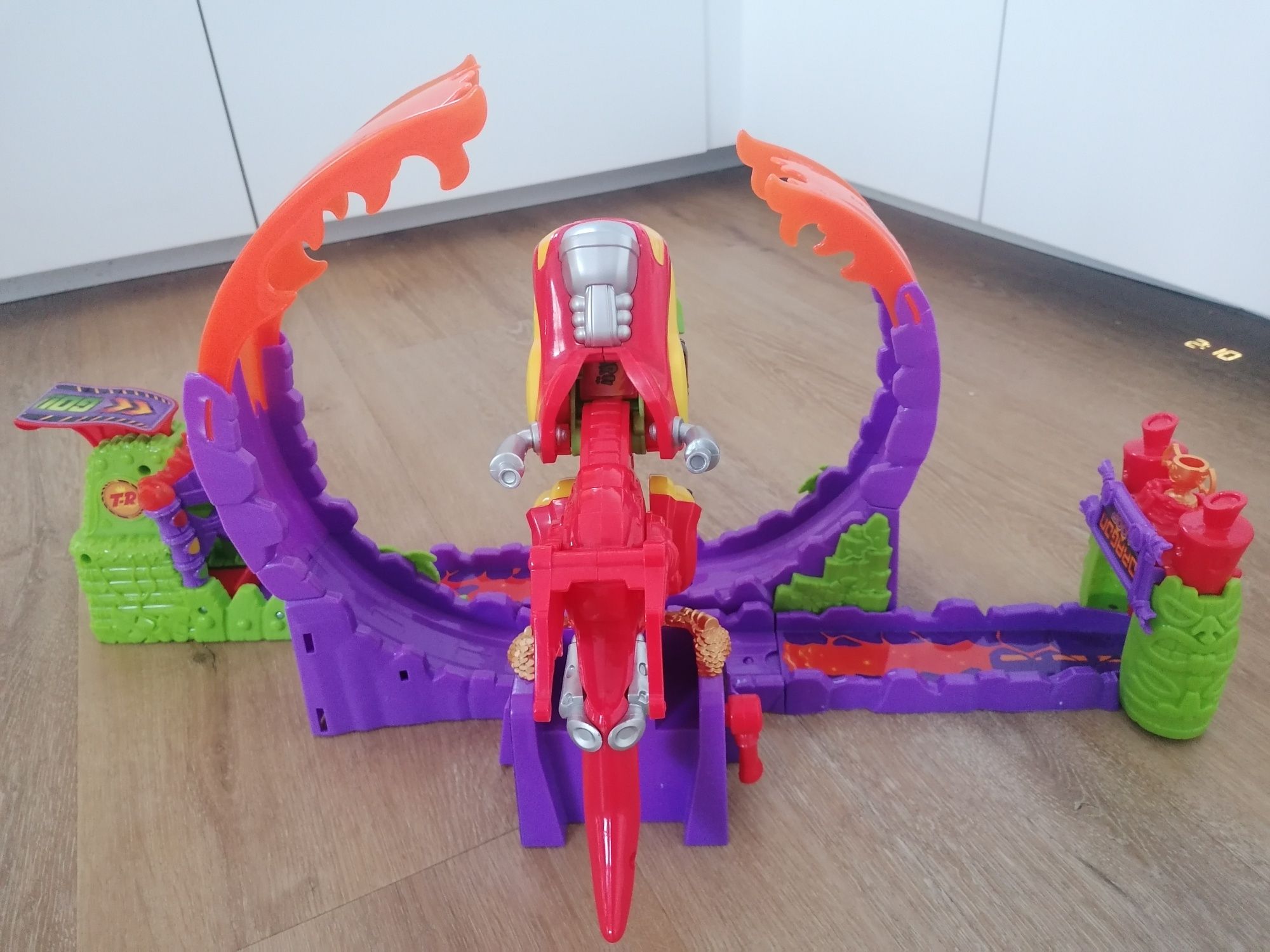 T-Racers Dragon Loop Zestaw z wyrzutnią Magic Box