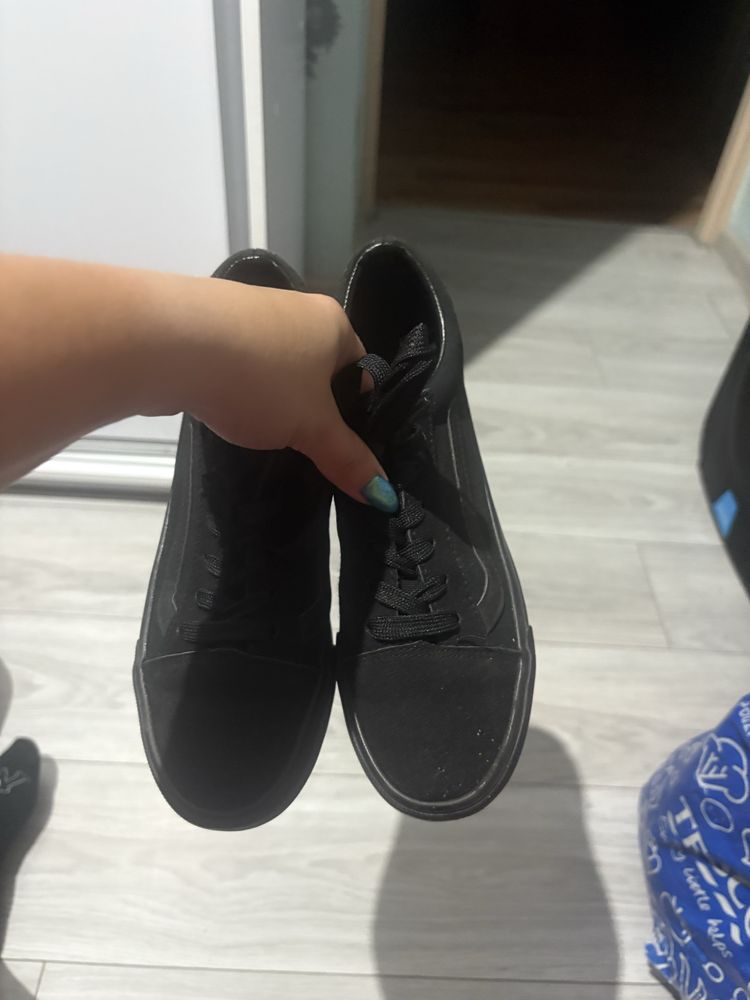 Sprzedam buty adidasy prawie jak nowe ubrane max 3 razy