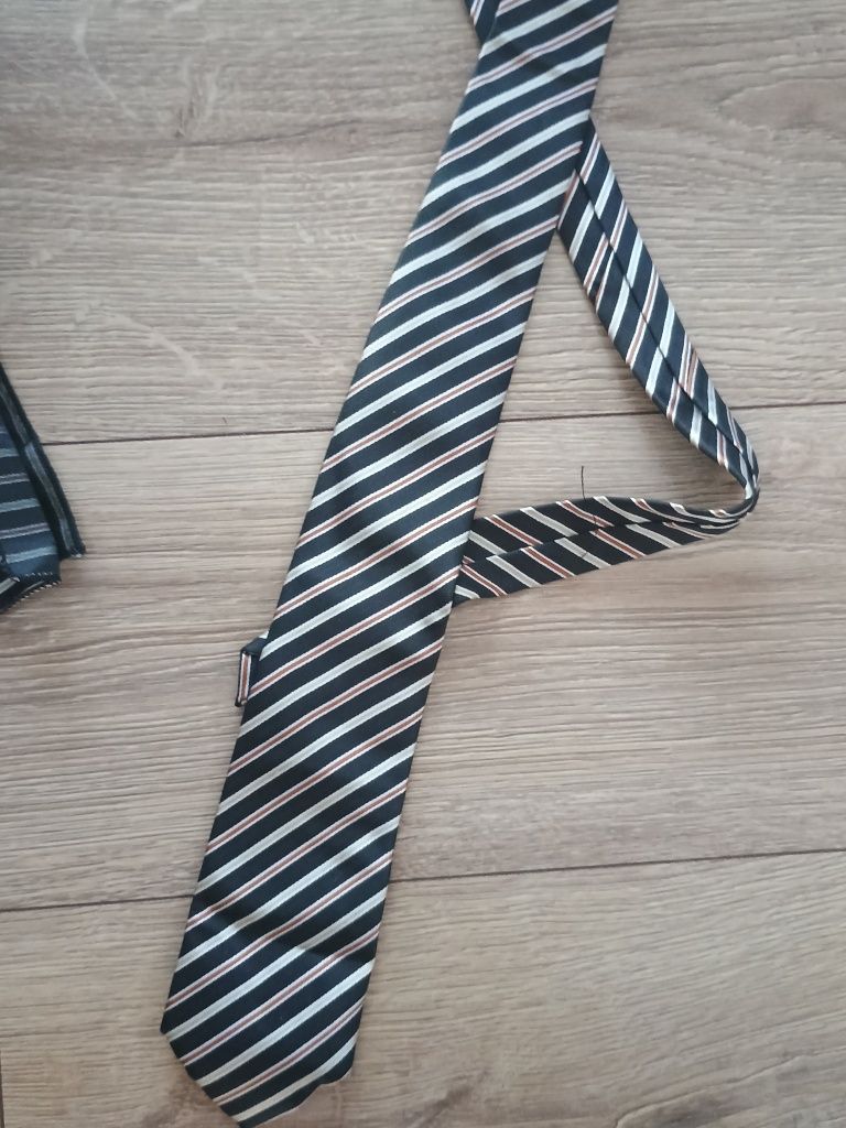 Krawat spinki poszetka