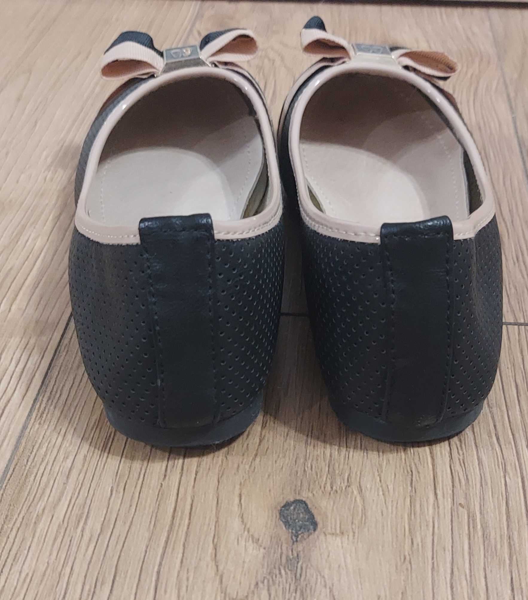 Balerinki chanelki eleganckie kokardki lakierowane ażurowe 30 31