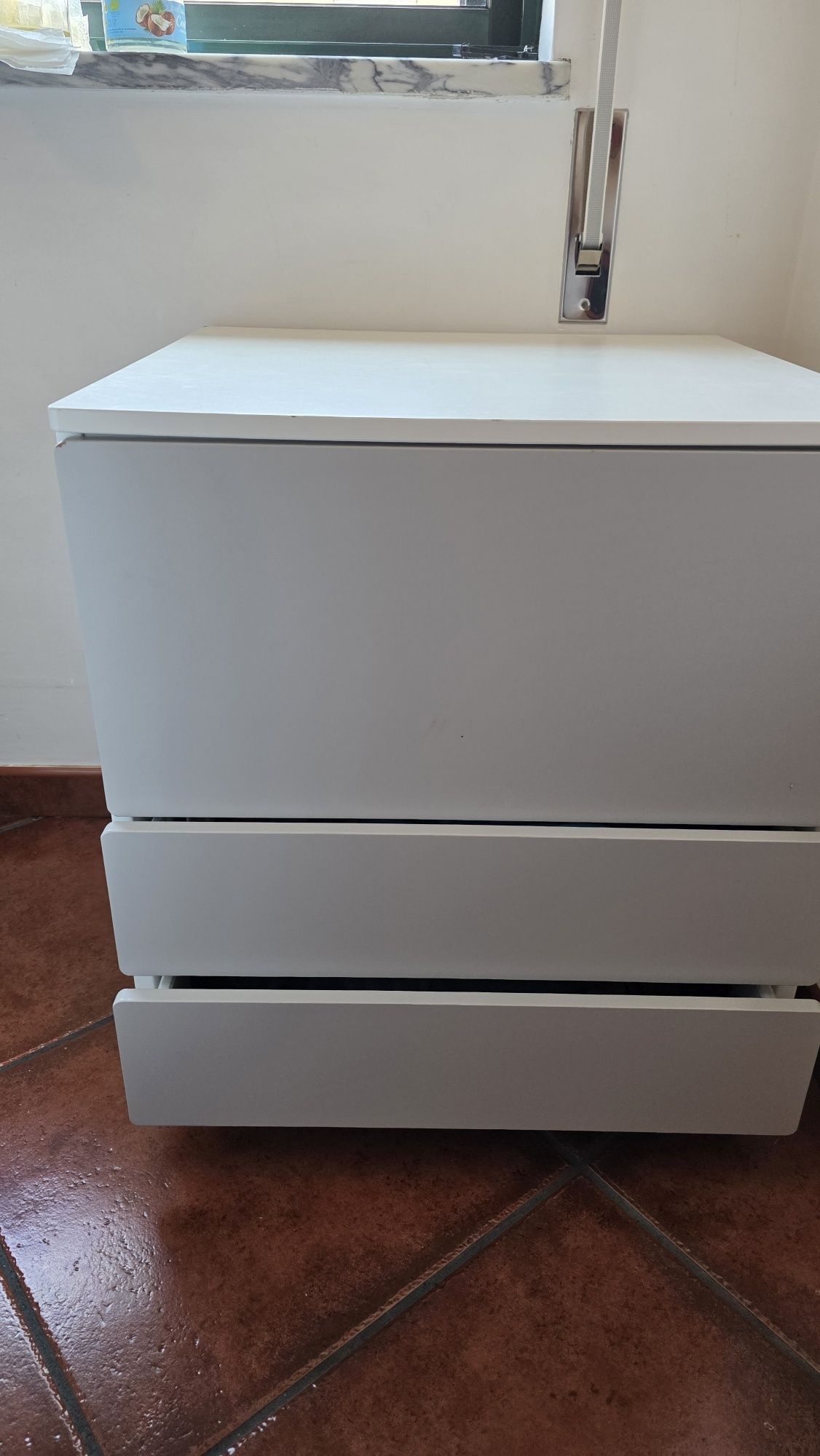 Cómoda 3 gavetas ikea com rodas
