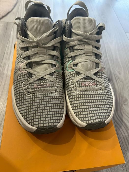 Nike lebron witness VII