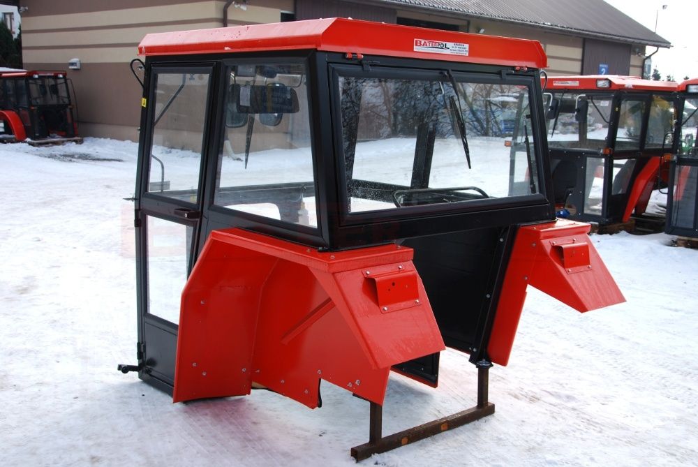 Kabina MF 255/3512 NAGLAK kanciaste błotniki