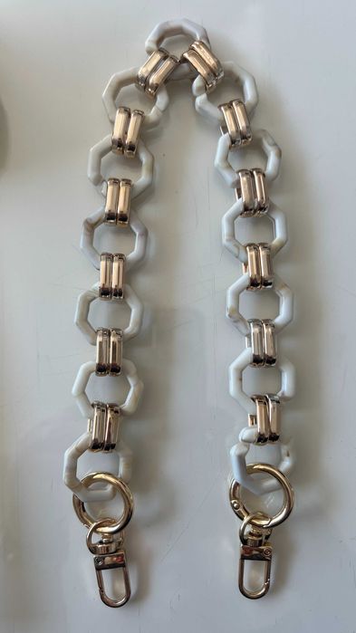 Kremowy pasek do torebki 45 cm