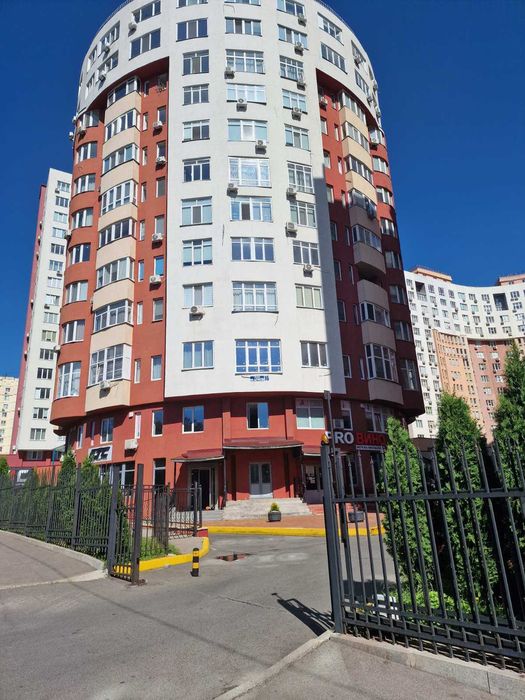 Продаж офісу,паркомісце,окремий вхід,бомбосховище,солом'янка,комерція