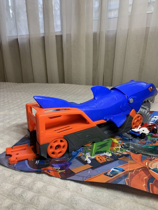 Трек Hot Wheels, Хот вилс акула, вантажівка транспортер, гараж хотвилс
