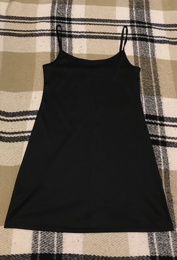 коктейльна чорна сукня