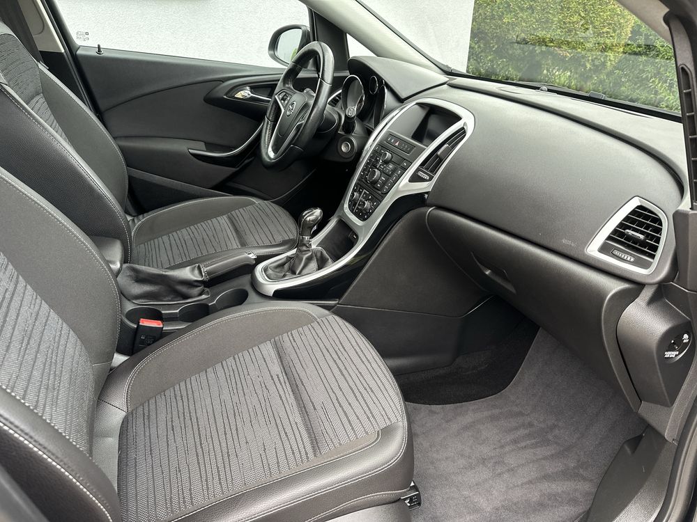 Opel Astra Sporsts Tourer 1.4 T Benzyna