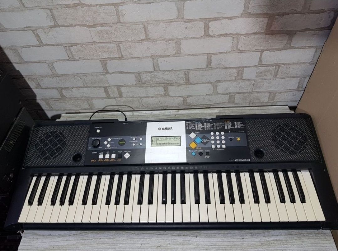 Синтезатор Bontempi PM 749/Yamaha 223 /у з Німеччини