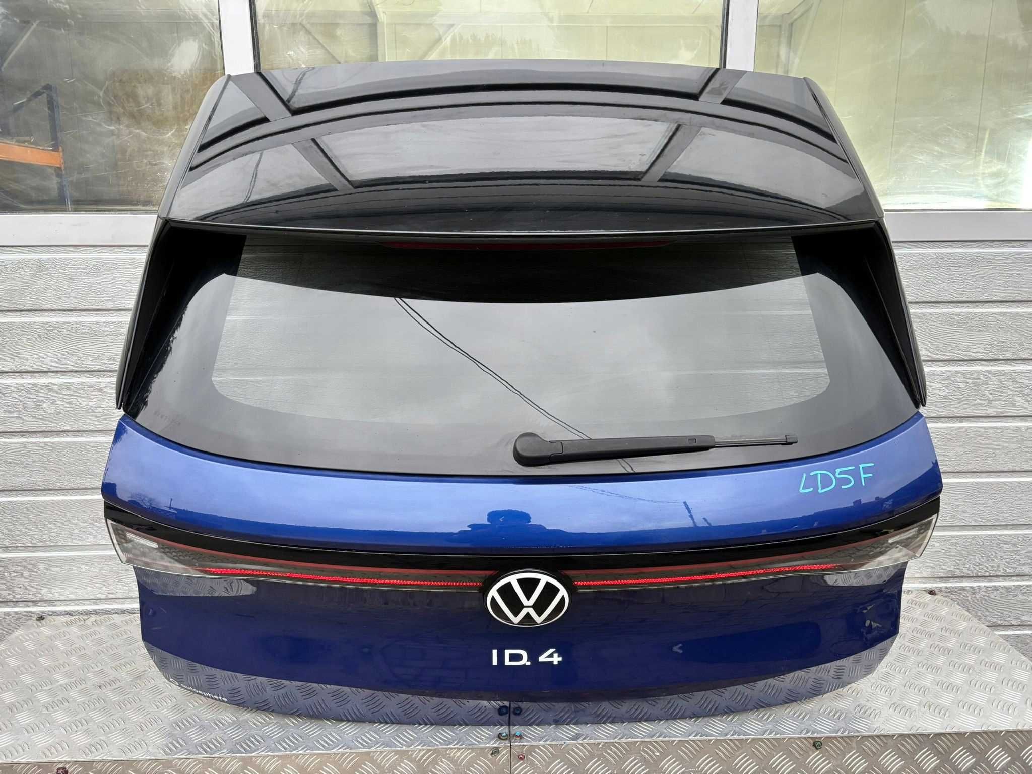 VW ID4 10A Кришка багажника