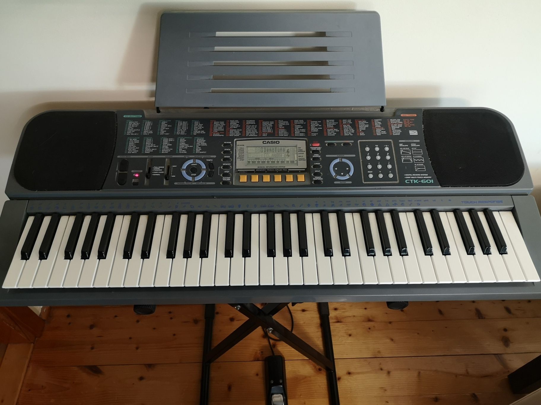 Keyboard/syntezator CASIO