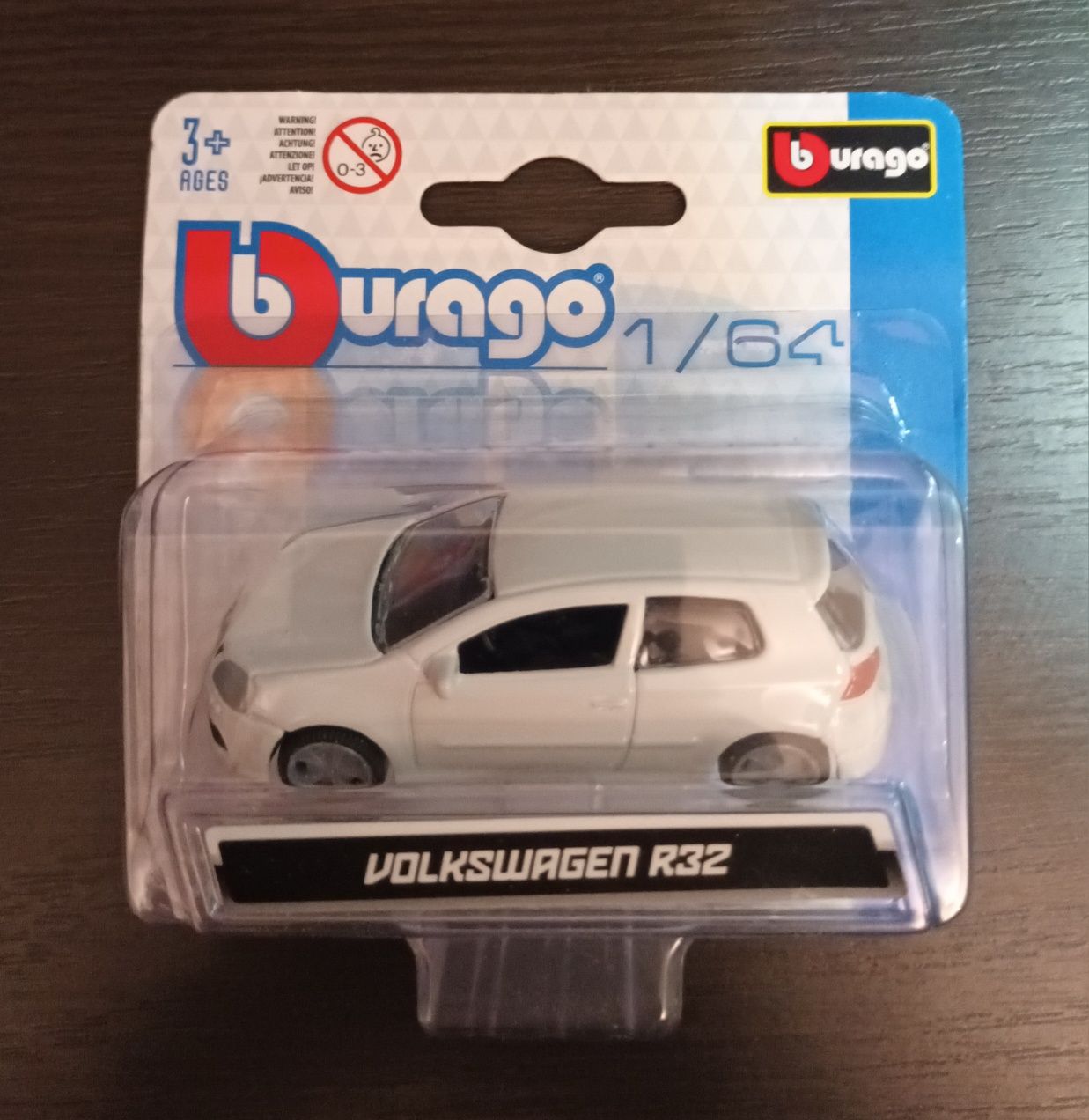 Burago samochodzik Bburago resorak Volkswagen R32