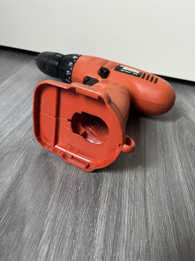 Шуруповерт Black&Decker 12 V без комплекту