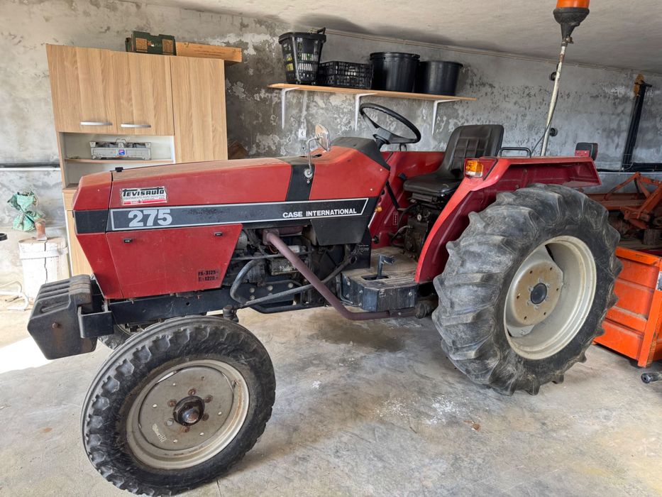 Tractor Case Internacional 275 com Alfaias, reboque e apenas 645h!