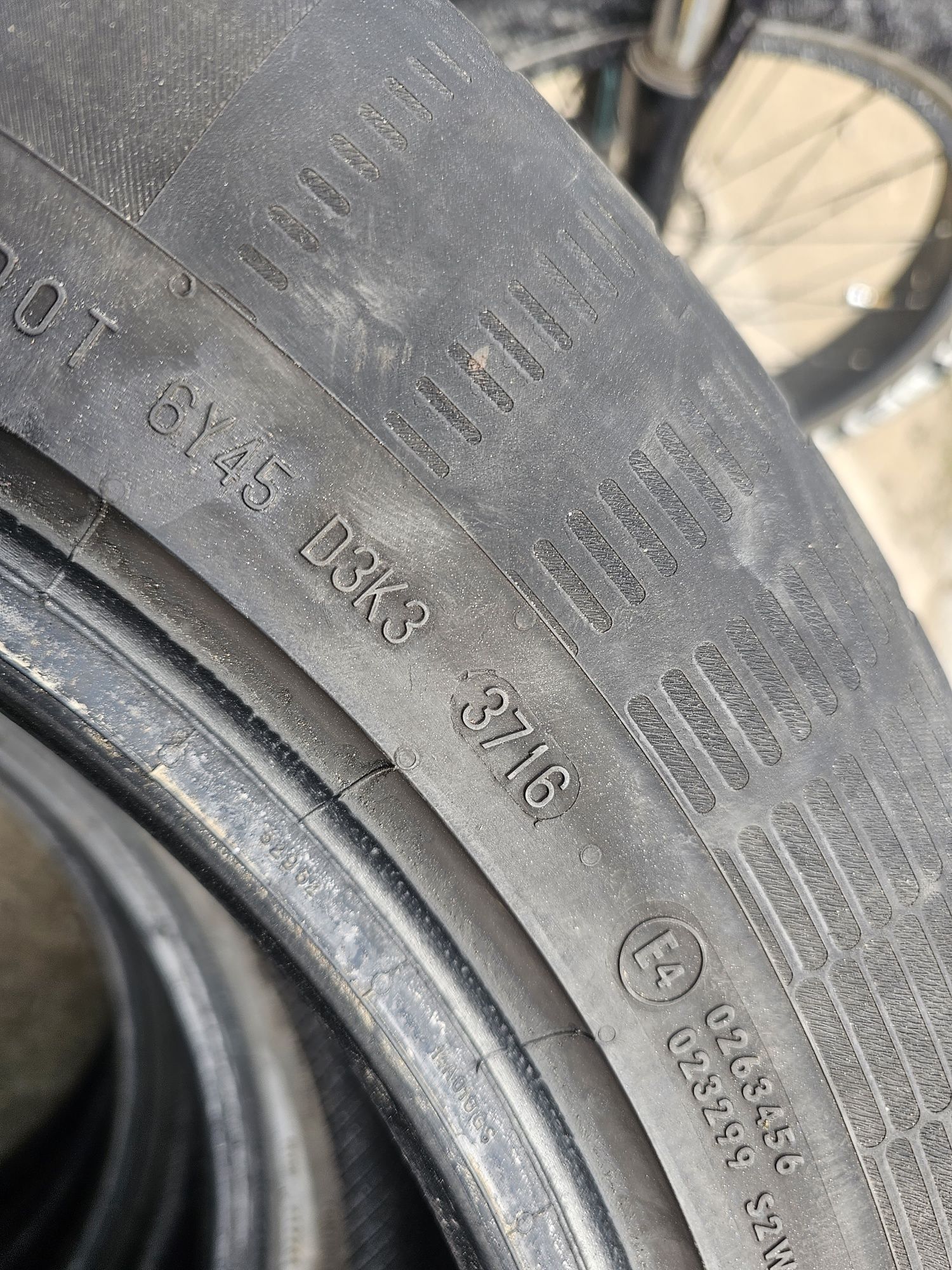 Opony Letnie R18 235/60-Continental-Montaż