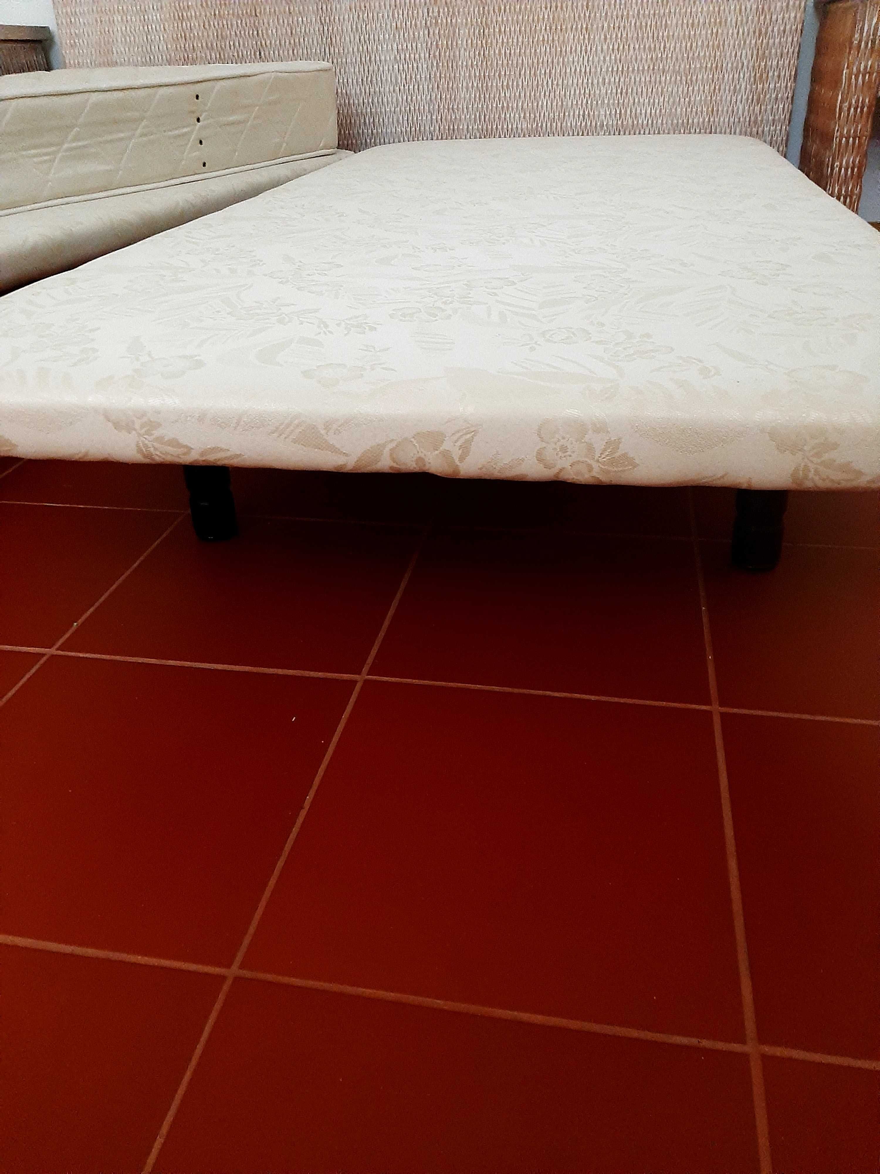 Colchão/estrado  pouco uso