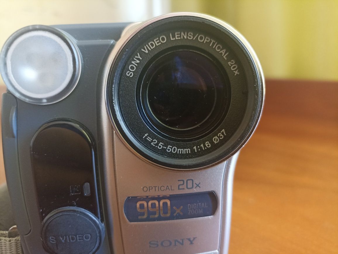 Продам видеокамеру Sony DCR-TRV265E