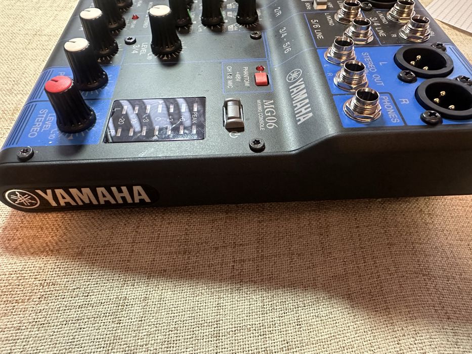 Новий мікшер Yamaha MG06 (з зарядкою, без коробки)