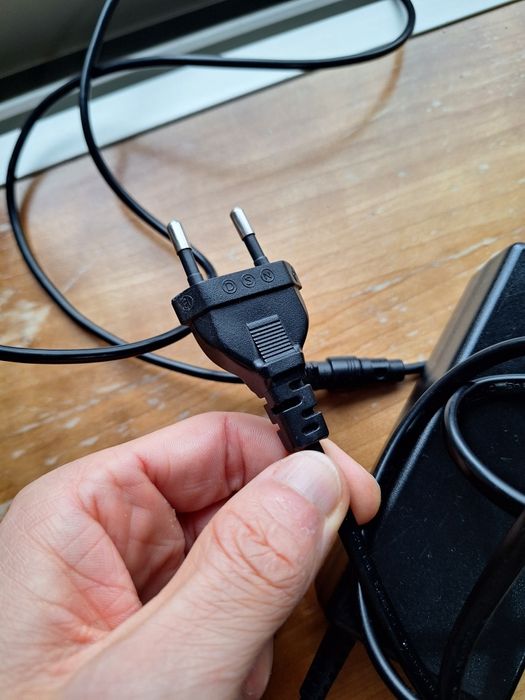 Port Conect AC Adapter 60 W (surface plug)