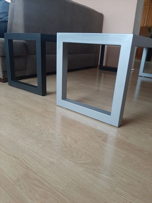 Nowy stolik metalowy ze szkłem