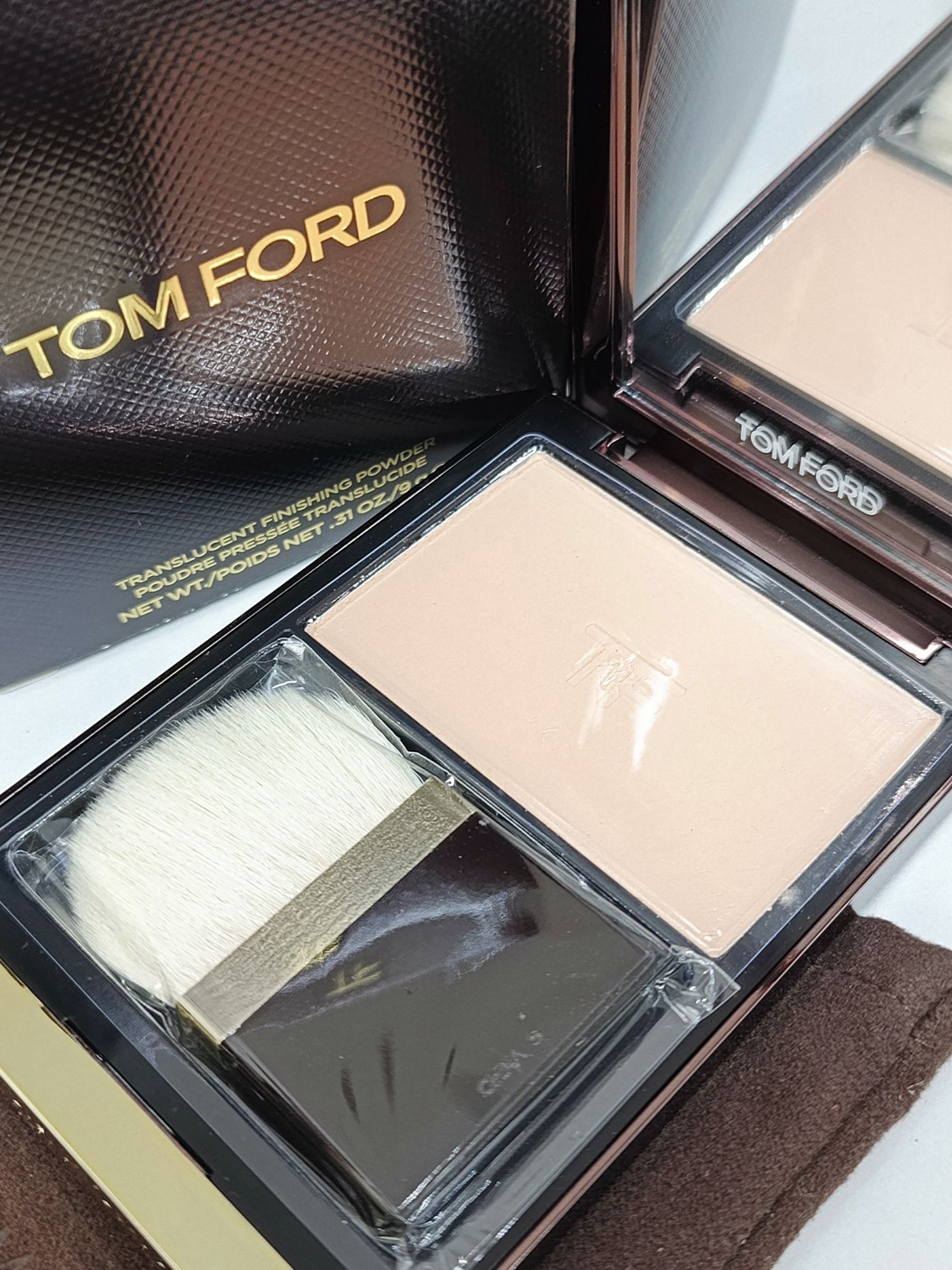 Tom Ford puder wykończeniowy 02 Ivory Fawn z lusterkiem