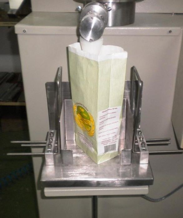 Półautomatyczna maszyna do pakowania mat. sypkich, pakowaczka PAPE-500