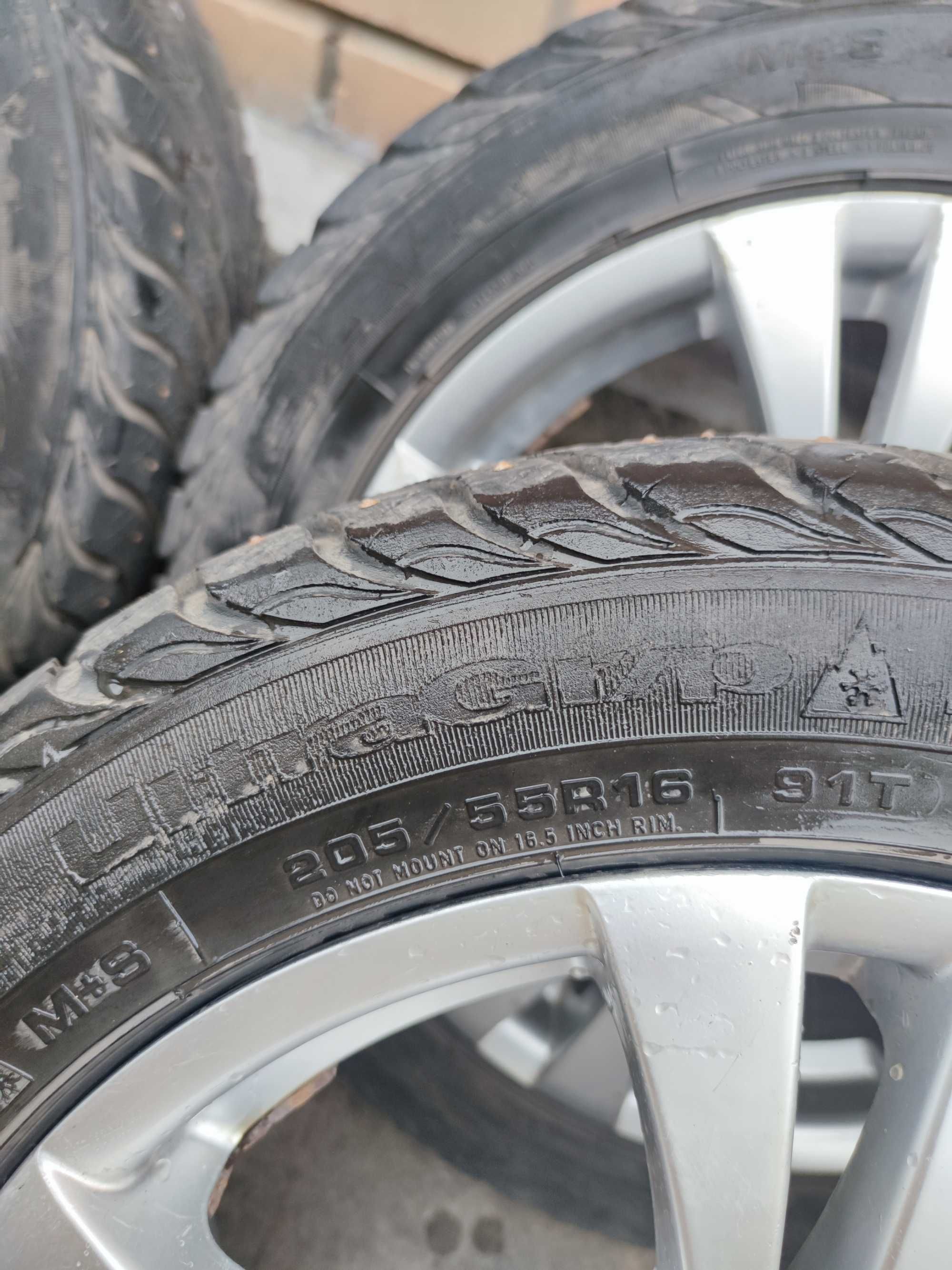 Зима Goodyear UltraGrip на титанах R16  9493167589