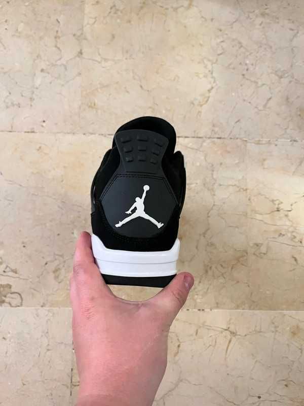 WhiteThunder/Buty_Jordan4_Retro Unisextrampki Rozmiar.44
