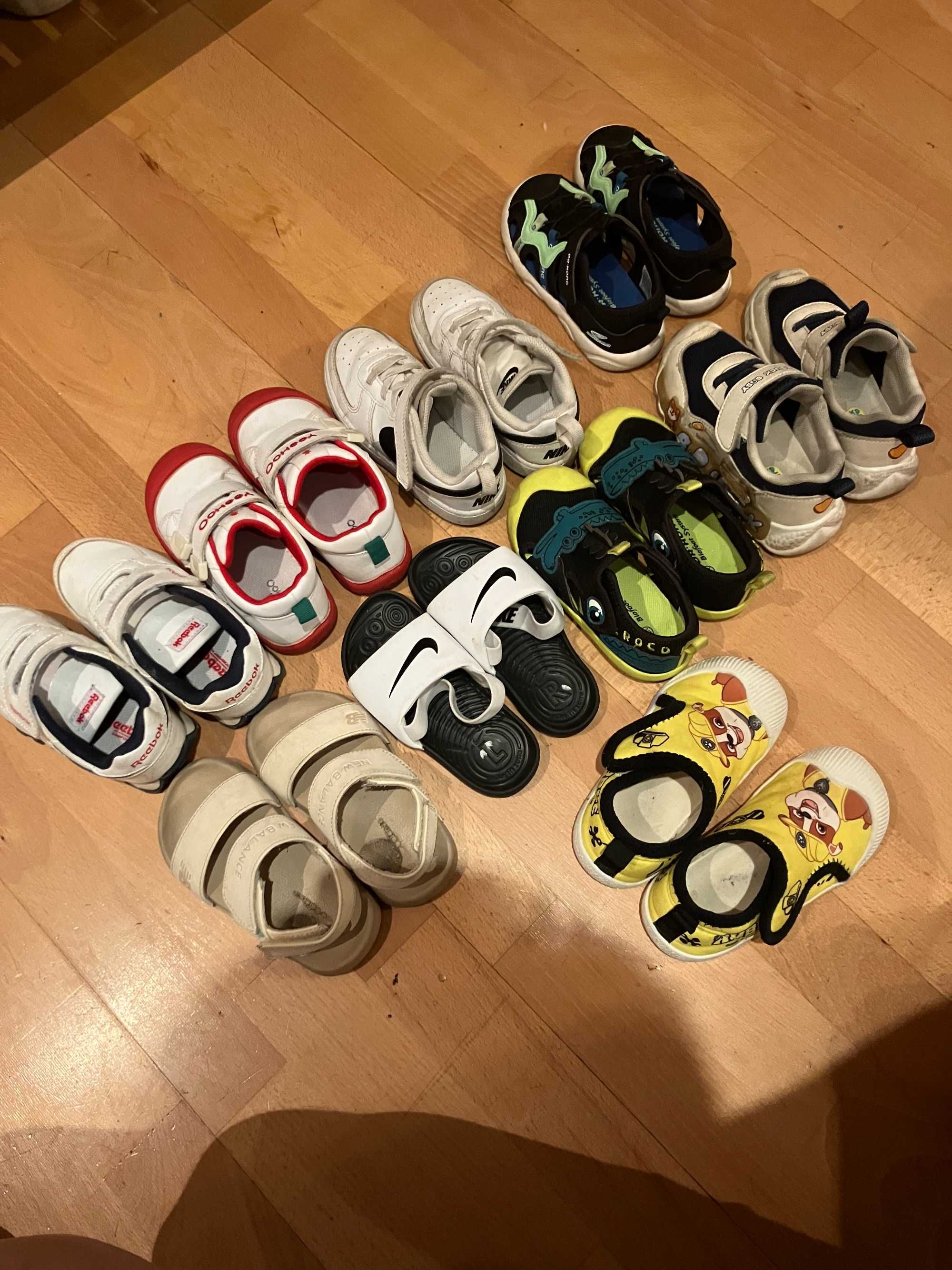 9 pares de sapatos crianças (24-27)