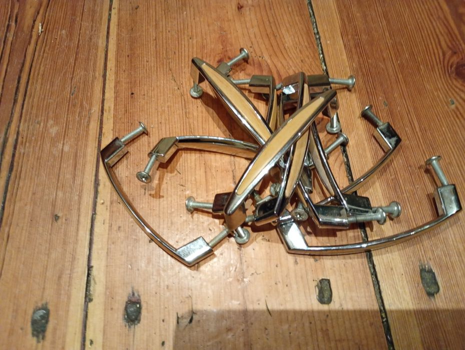 Uchwyt do mebli kuchennych