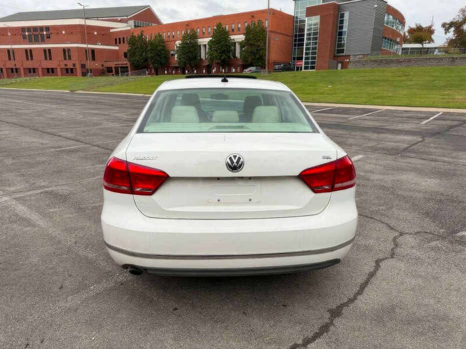 Volkswagen Passat SEL Premium      2013