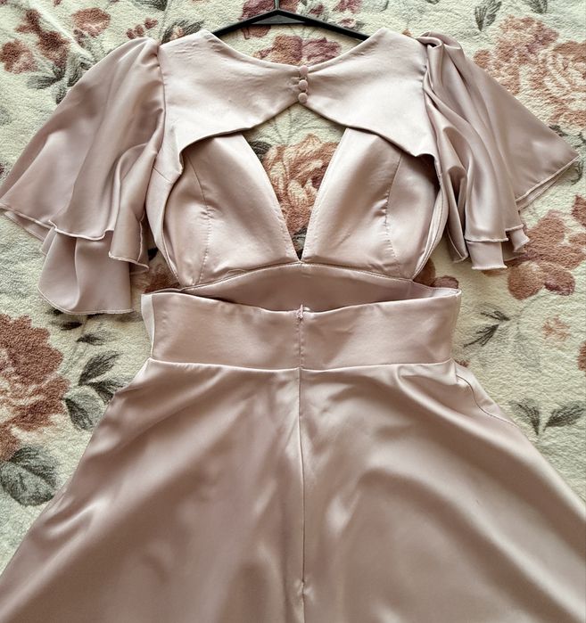 Suknia wieczorowa w kolorze pudrowym