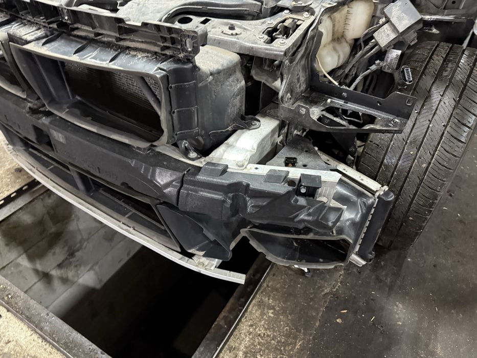 Установочна панель bmw x1 f48 передня панель bmw x1 f48 телевізор ф48