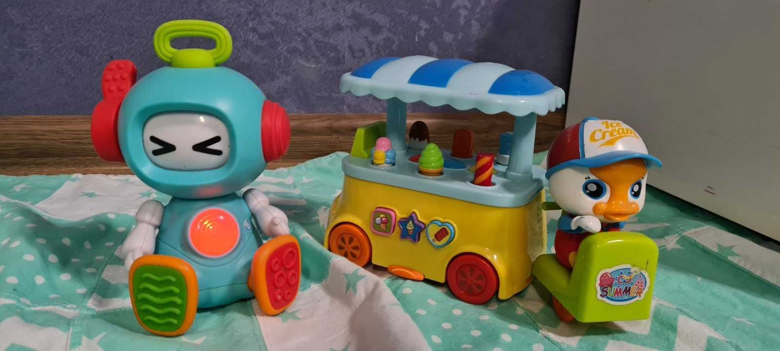Набор из развивающих игрушек Sensory робот  и Huile Toys мороженщик