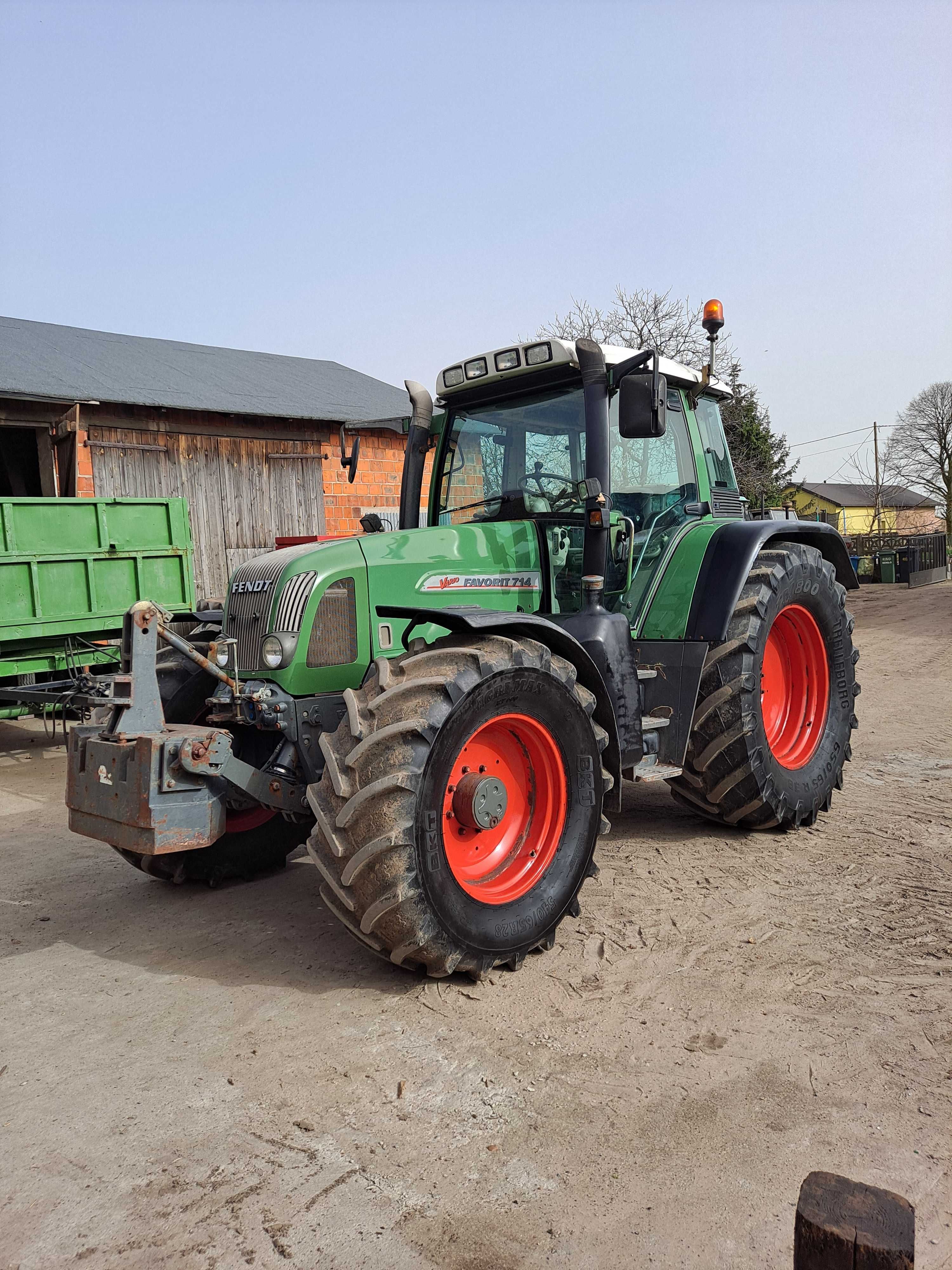 Fendt 714 VARIO Ciągnik rolniczy.