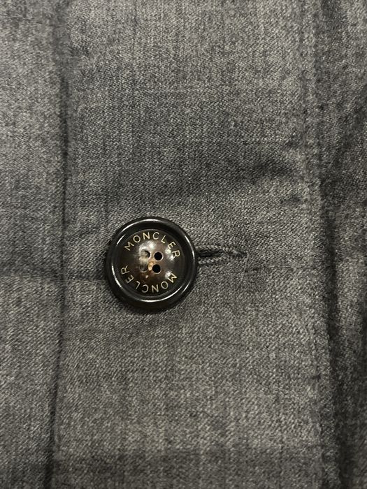 Оригінал куртка MONCLER. Сірого кольору.