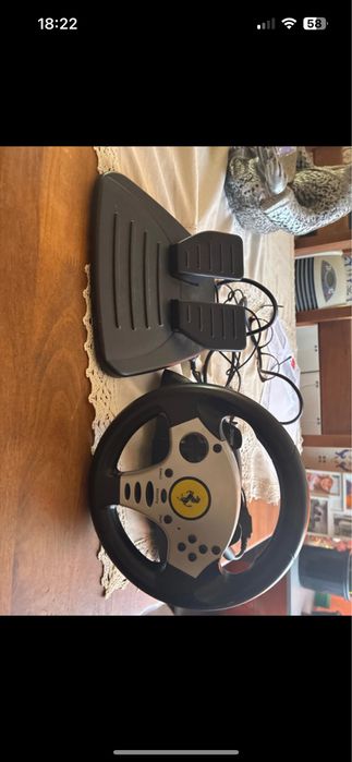 Volante Ferrari (Thrusasmaster)
