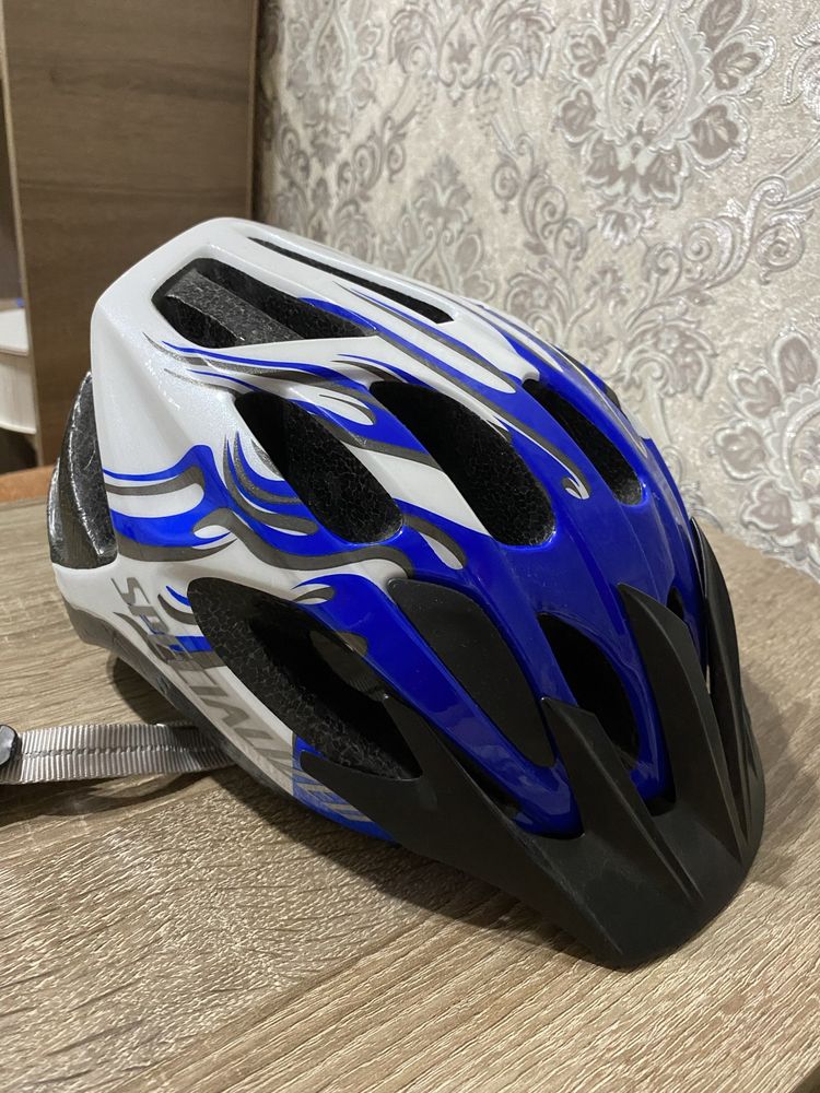 Шлем велосипедный Specialized в идеальном состоянии !!!