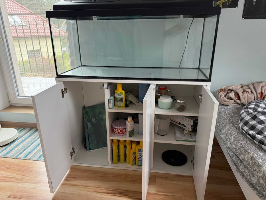 Akwarium plus szafka .