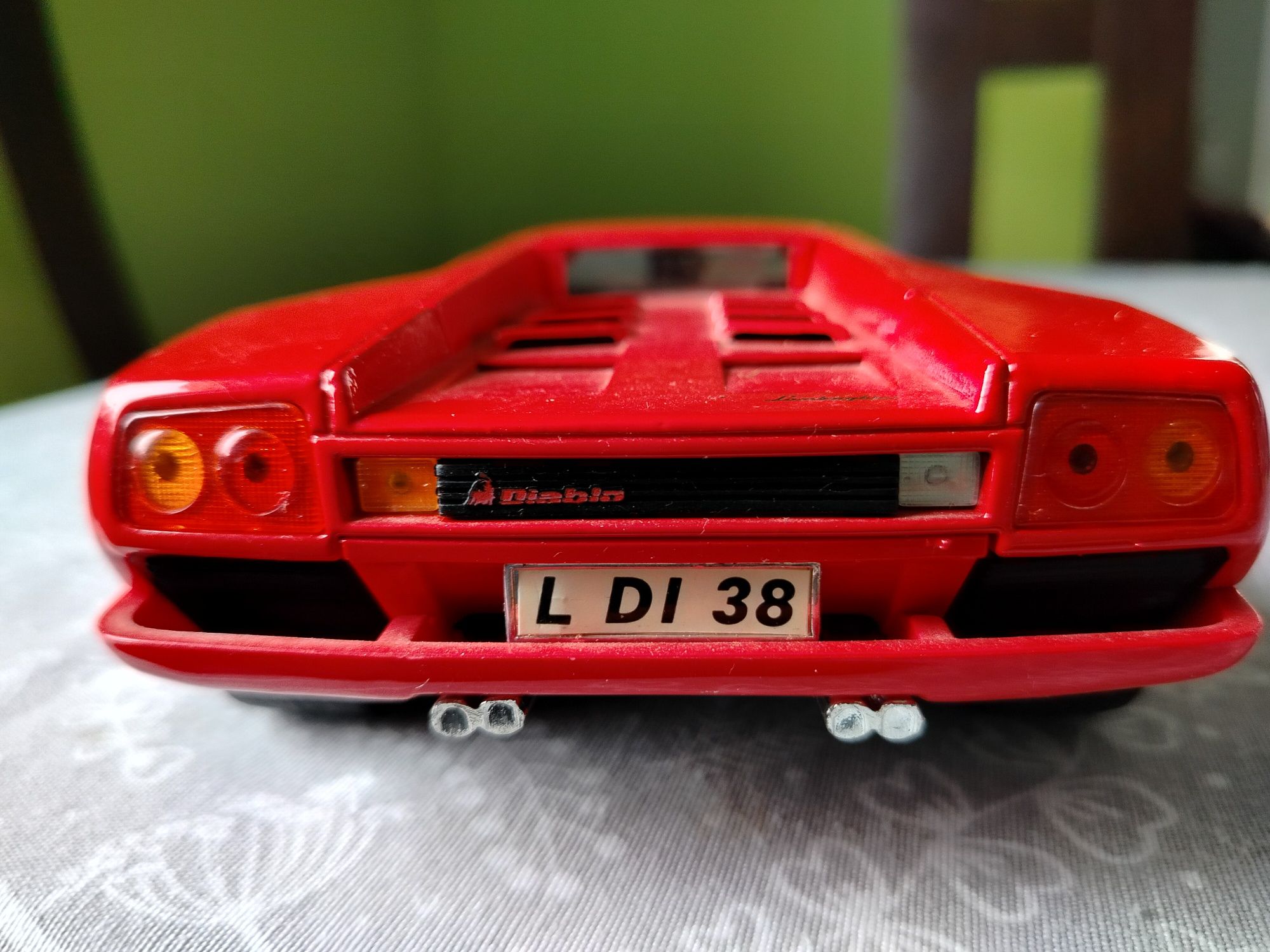 Model auta Lamborghini 1:18